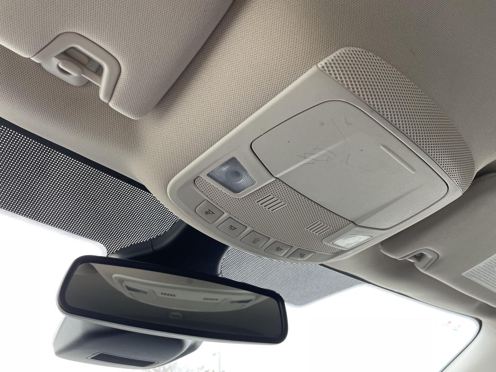 Vehicle photo 32