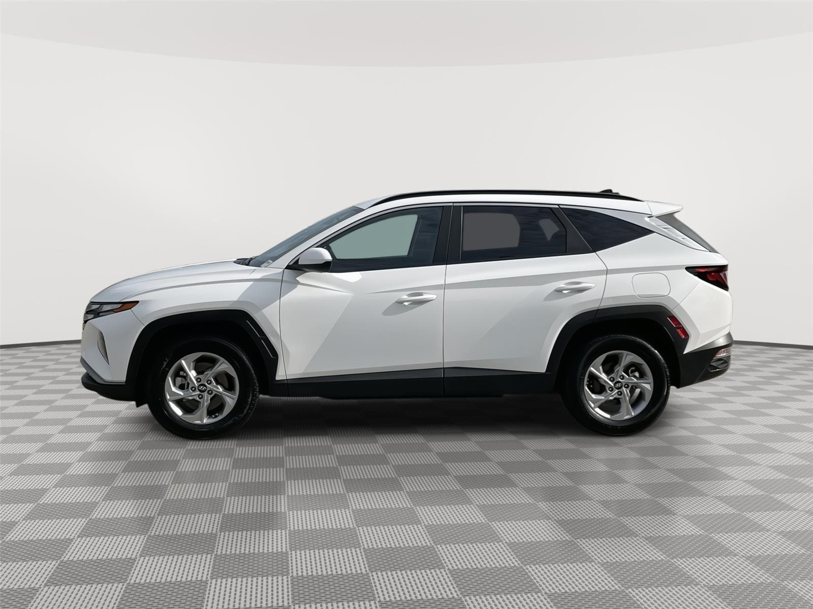 Vehicle photo 2