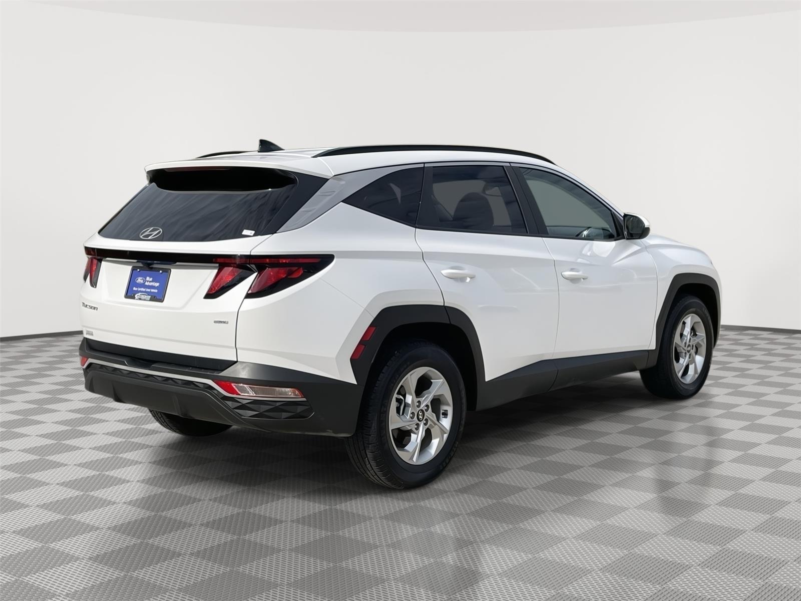 Vehicle photo 7