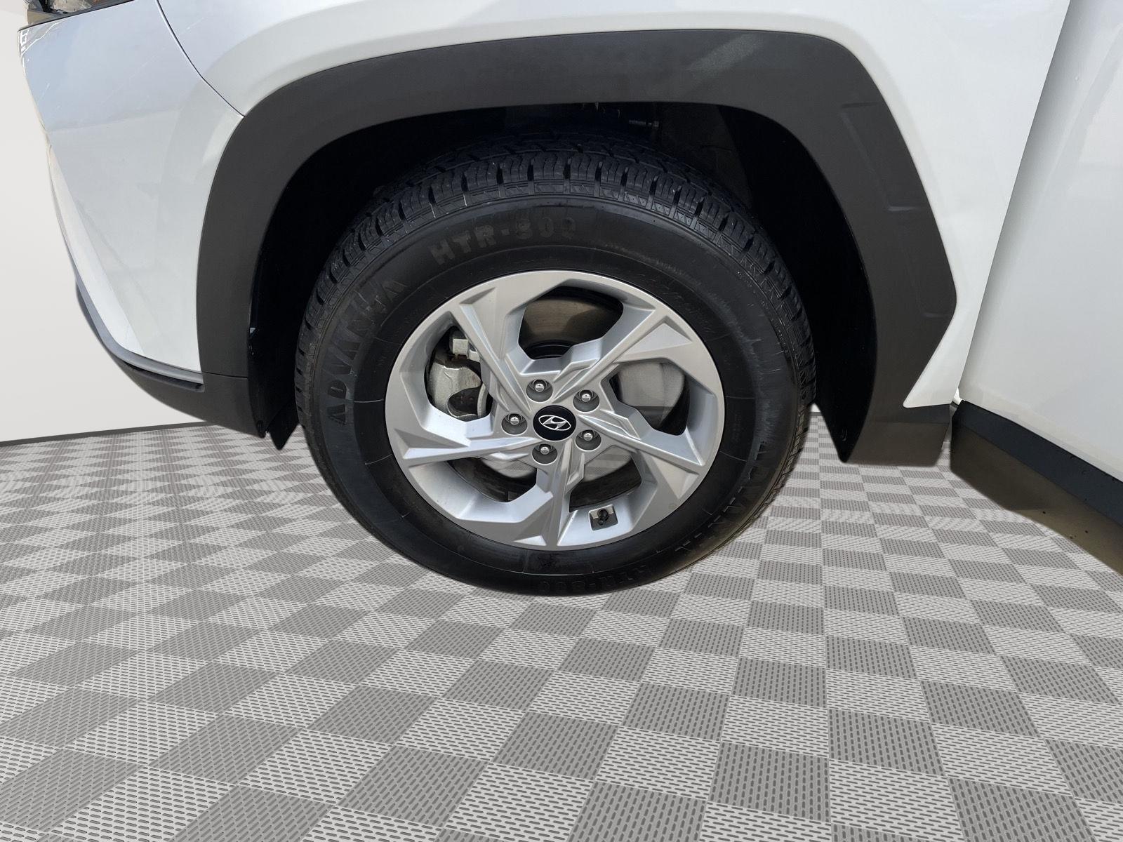 Vehicle photo 10