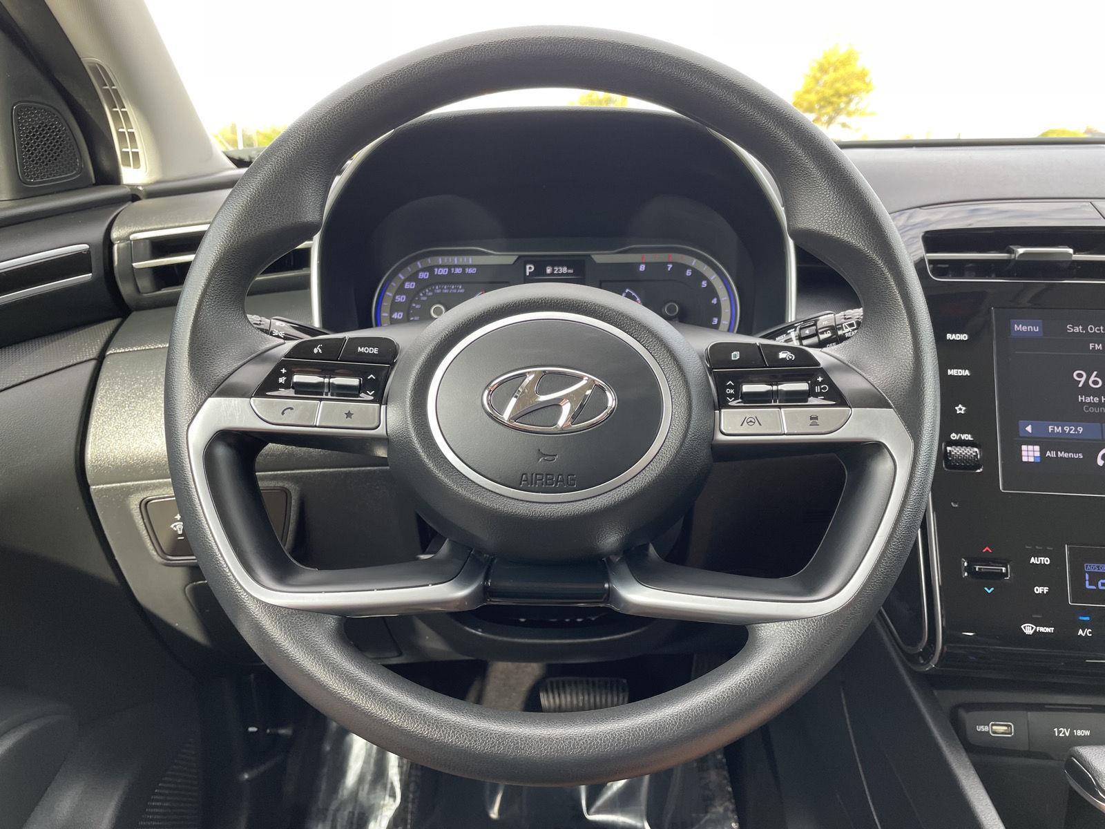 Vehicle photo 12
