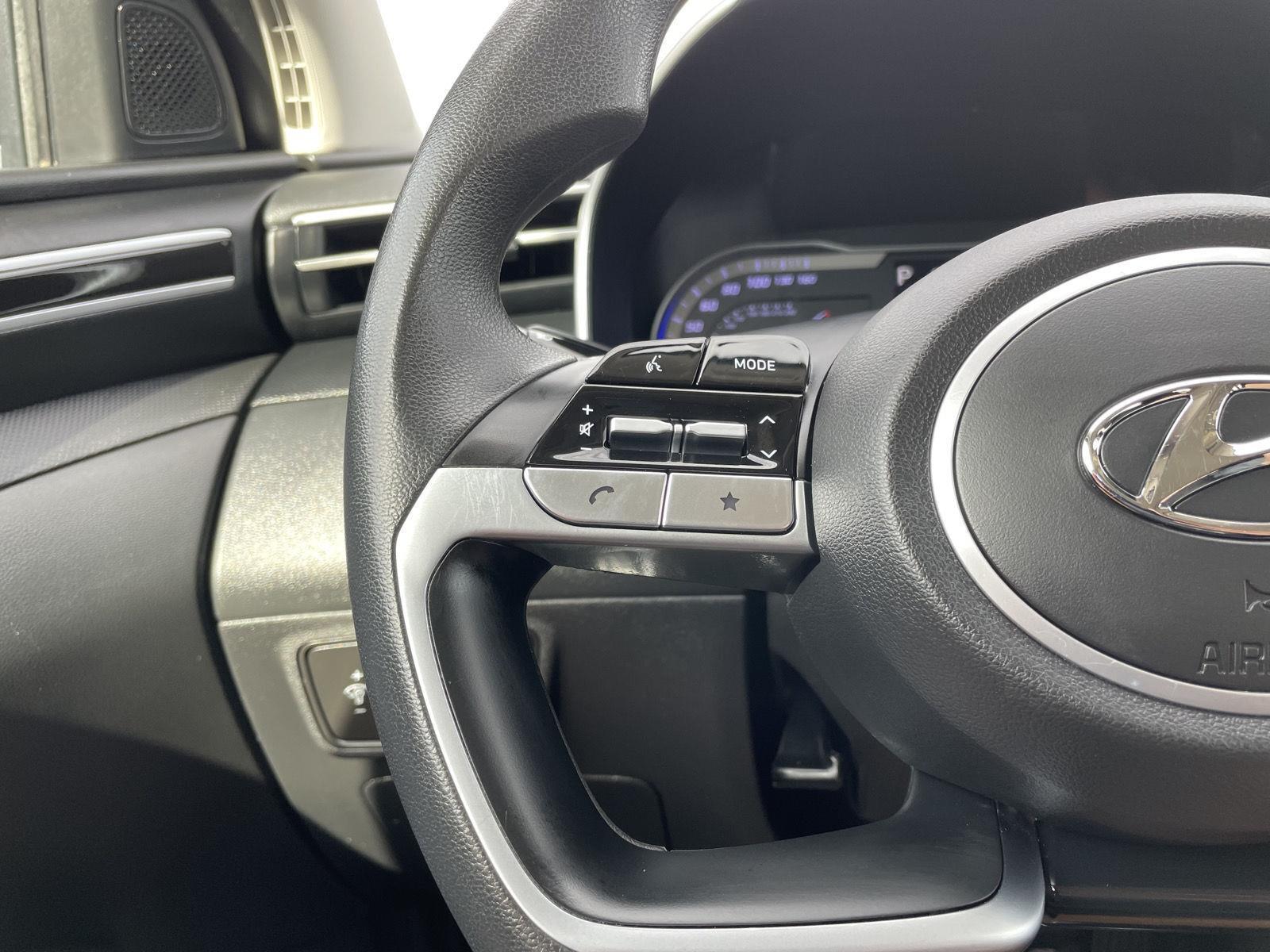 Vehicle photo 13