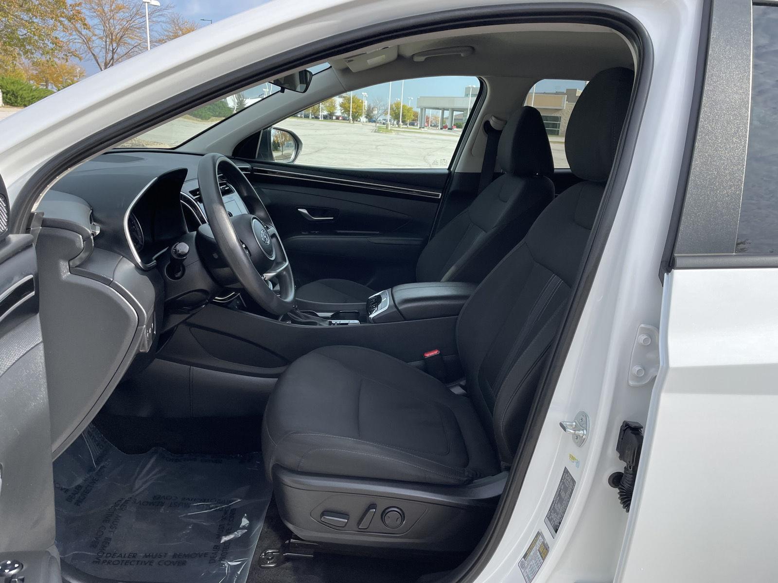 Vehicle photo 17