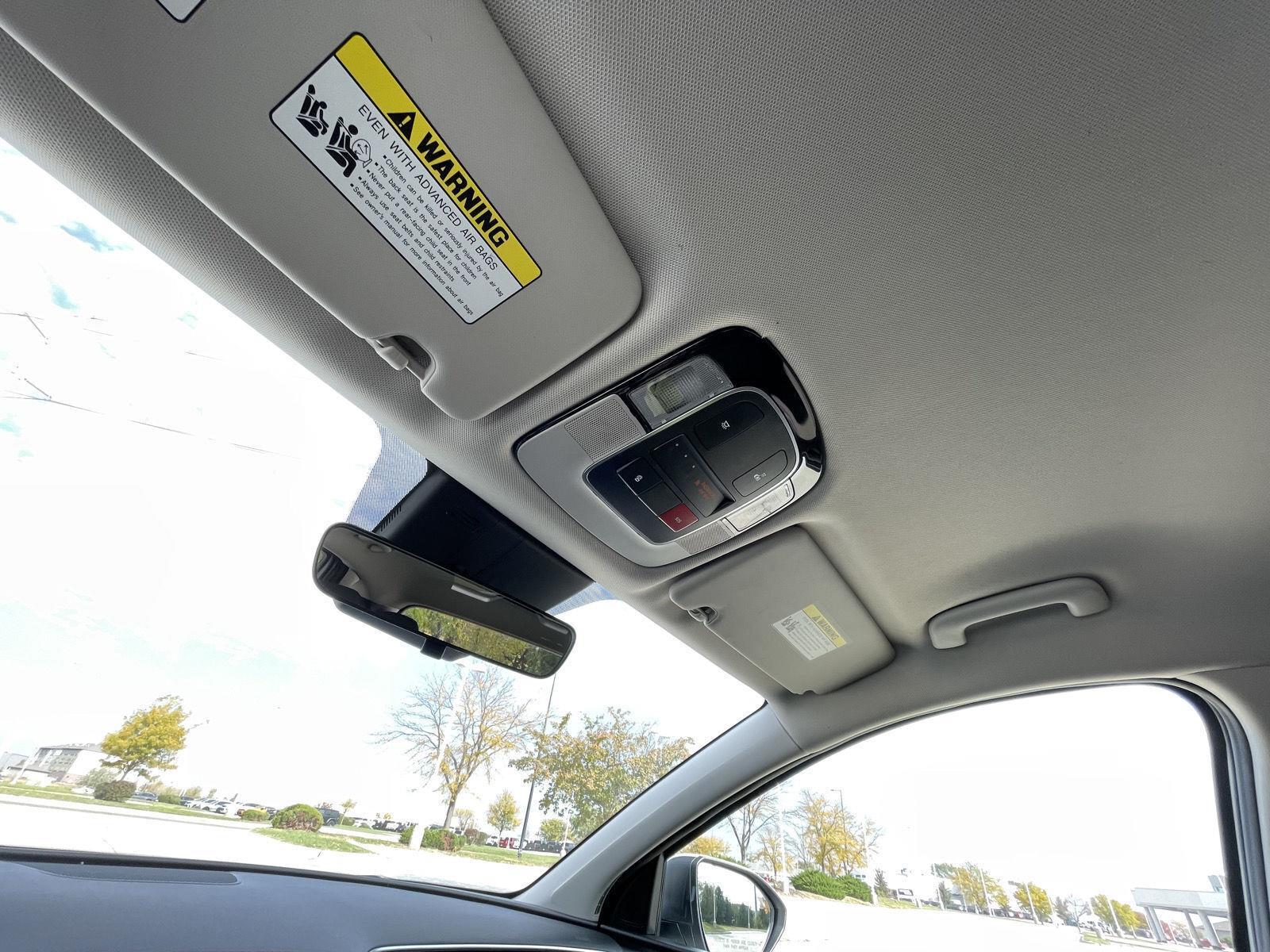Vehicle photo 21