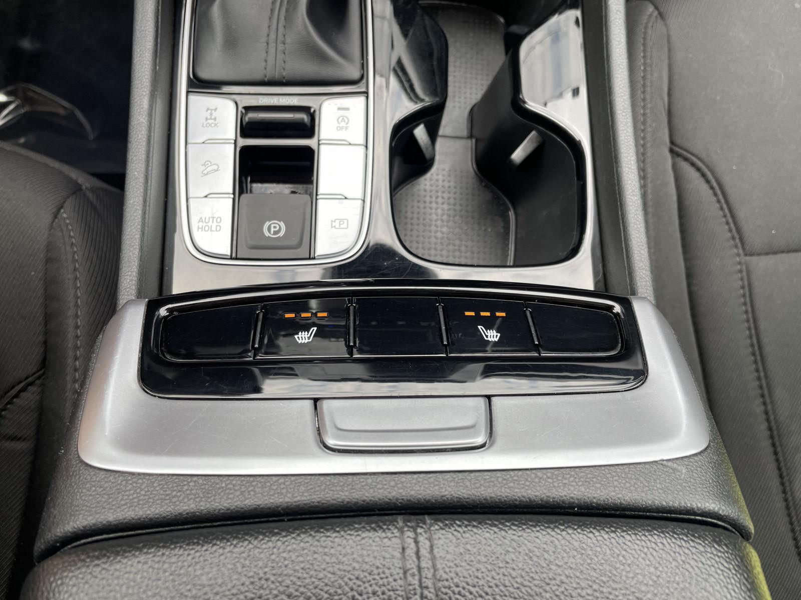 Vehicle photo 26