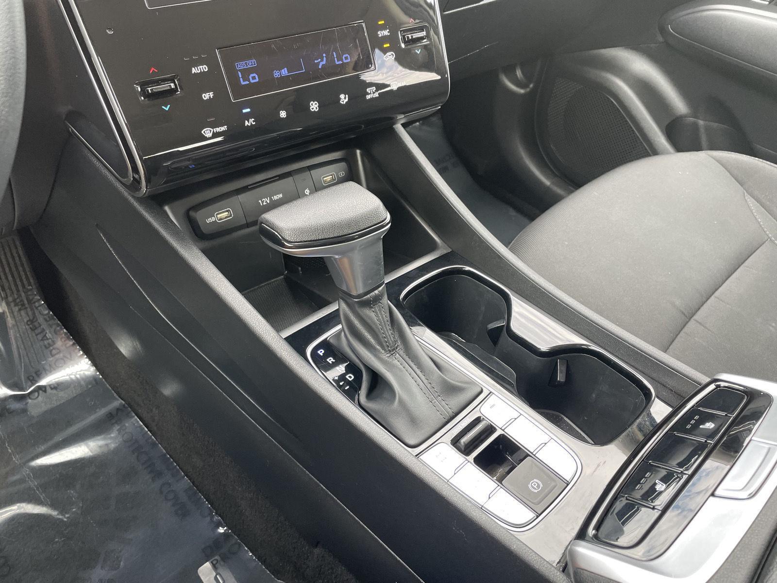 Vehicle photo 29