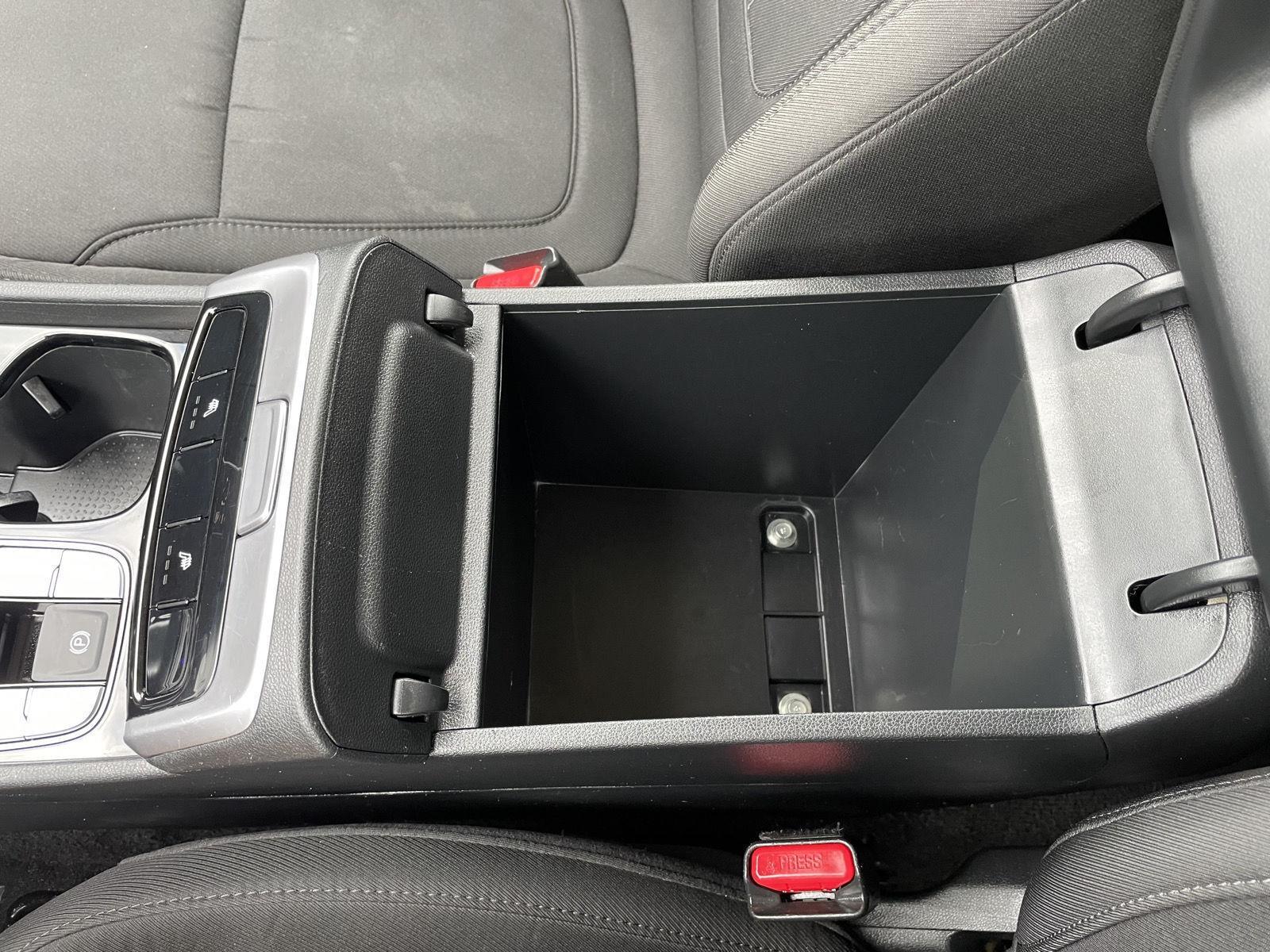 Vehicle photo 30
