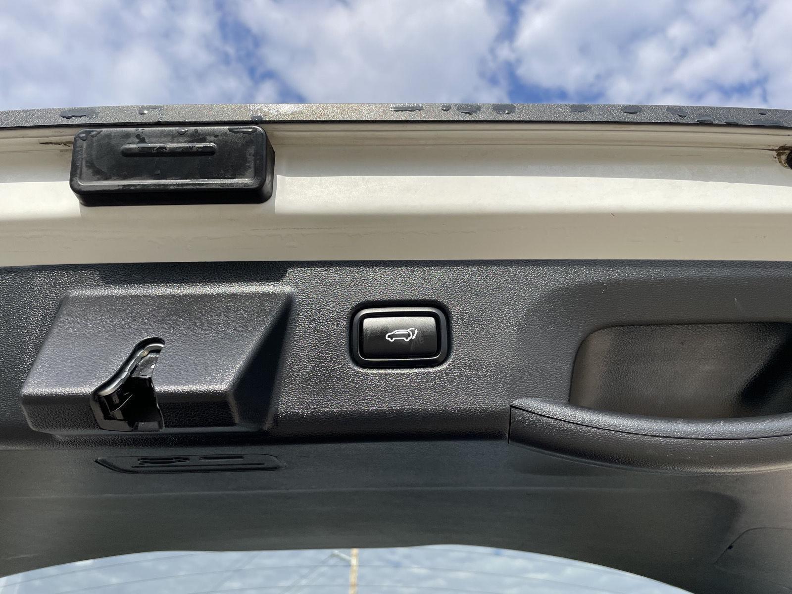 Vehicle photo 35