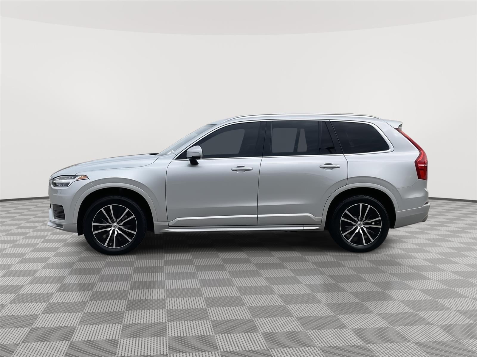 Vehicle photo 2