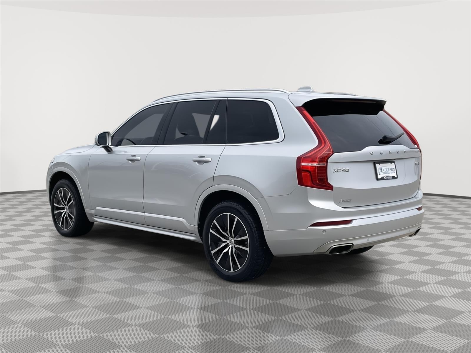 Vehicle photo 9