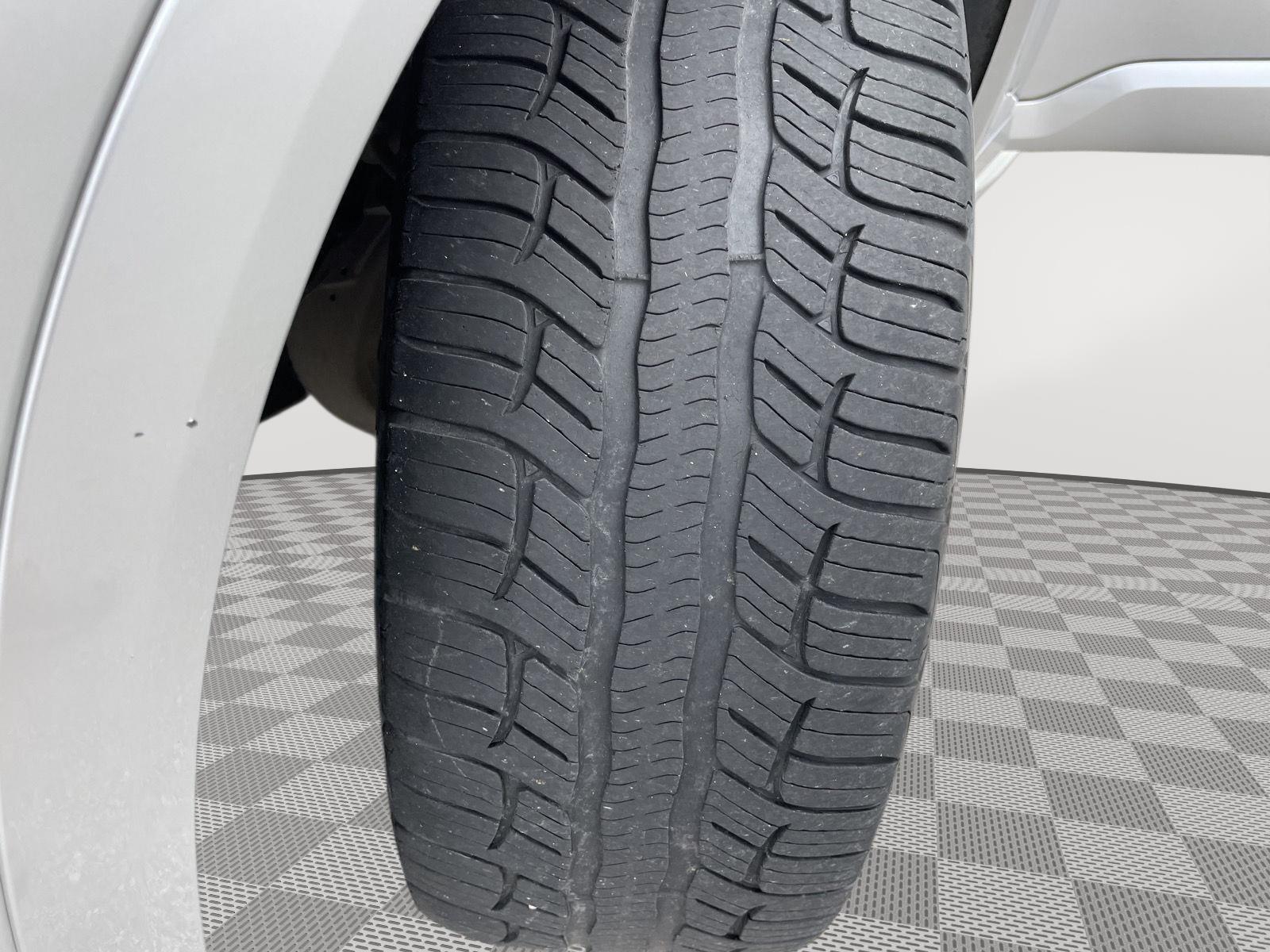 Vehicle photo 11
