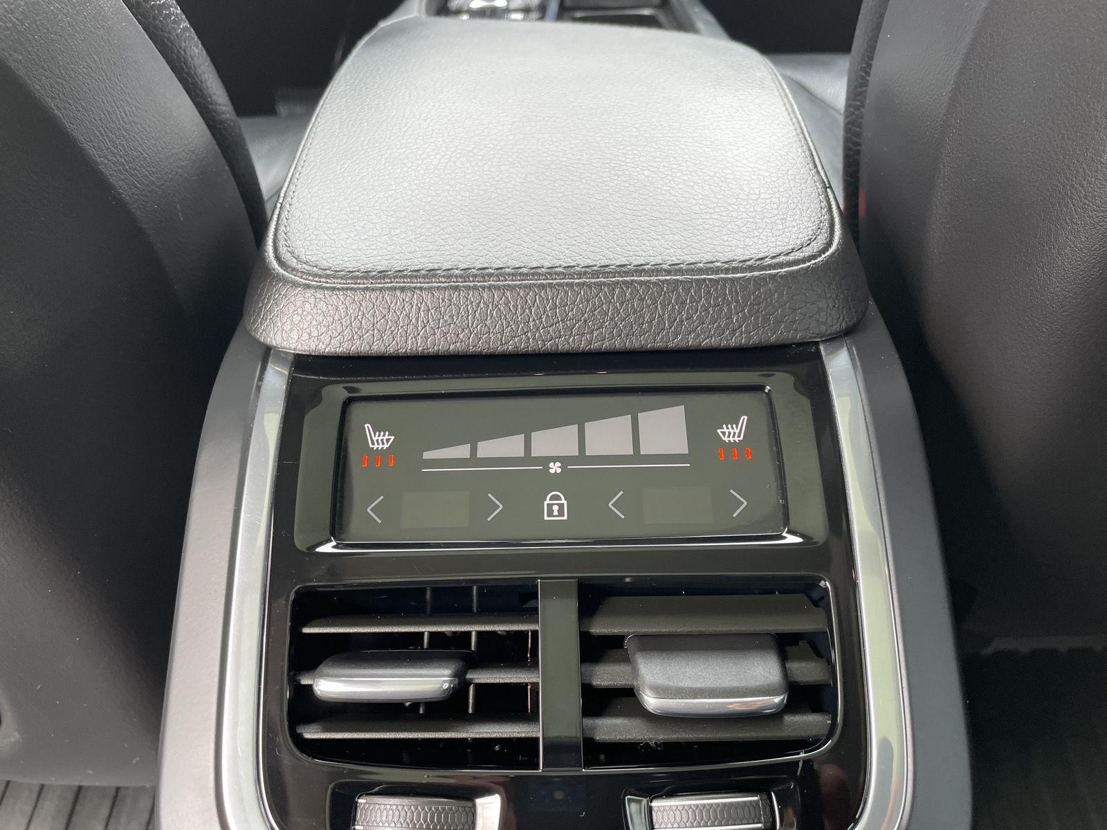 Vehicle photo 21