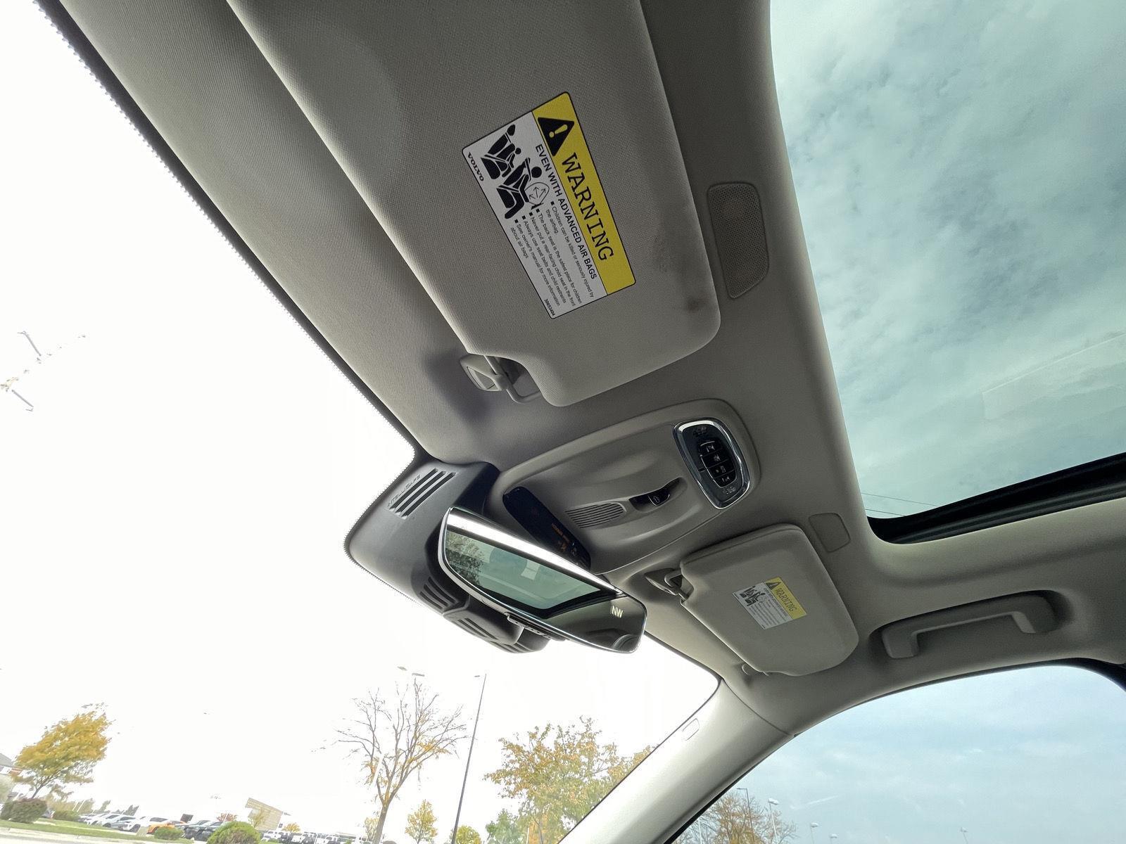 Vehicle photo 23