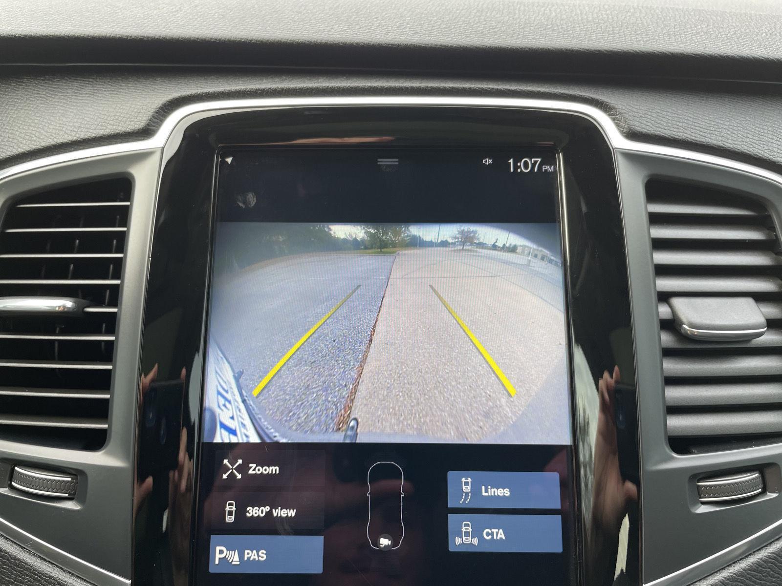 Vehicle photo 25