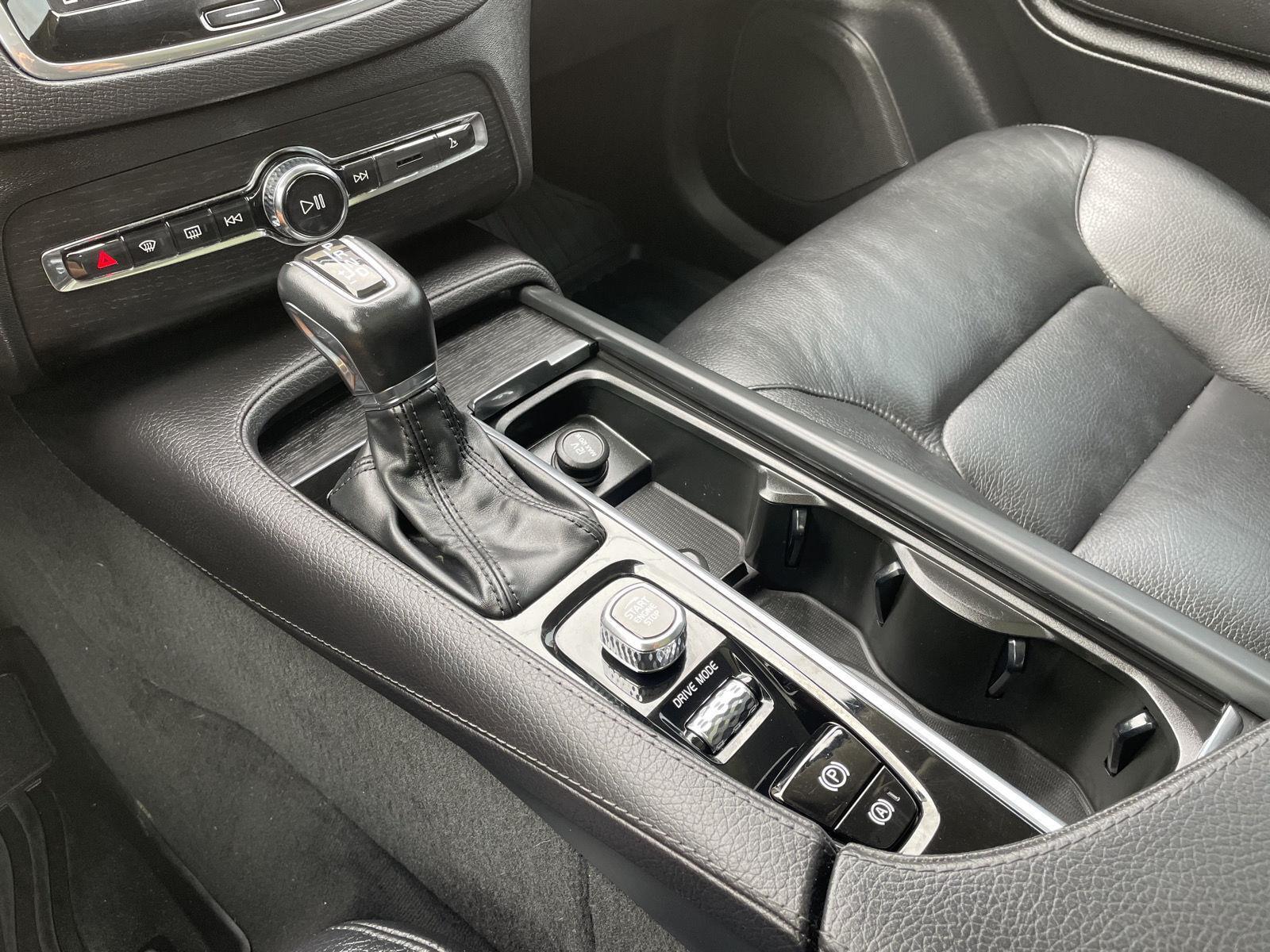 Vehicle photo 32