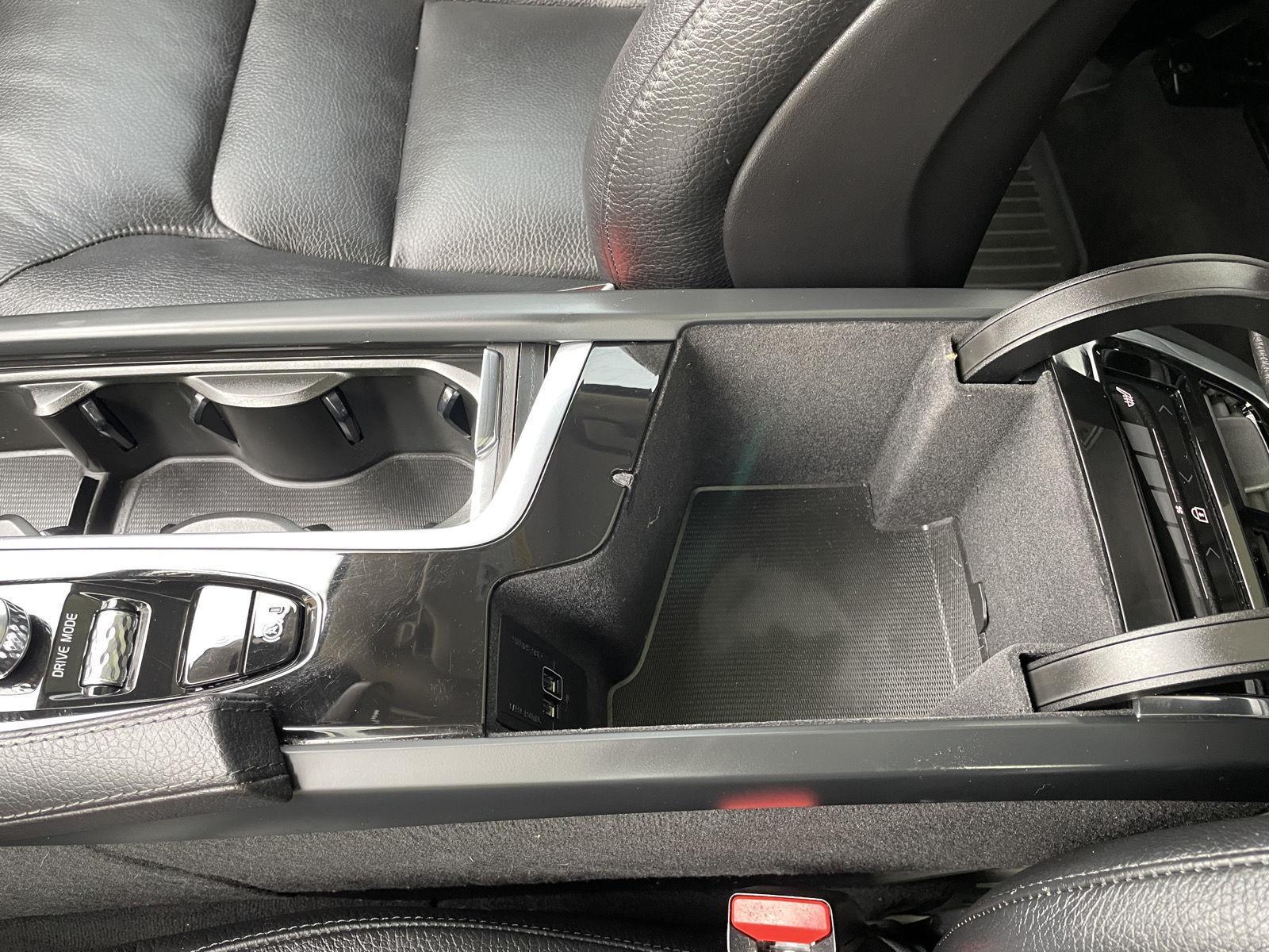 Vehicle photo 33