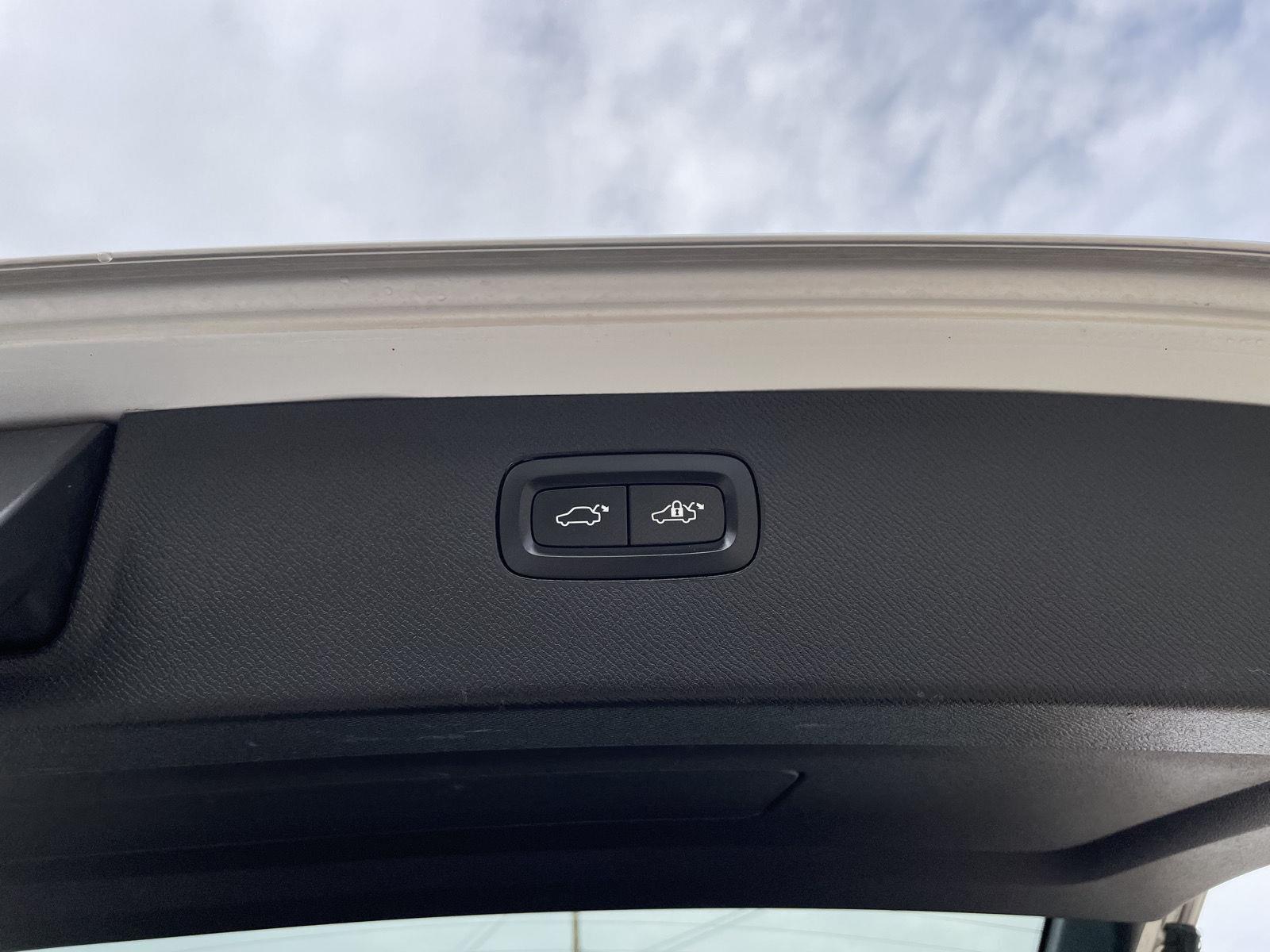 Vehicle photo 38