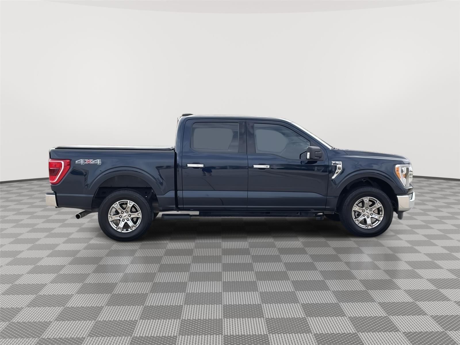 Vehicle photo 6