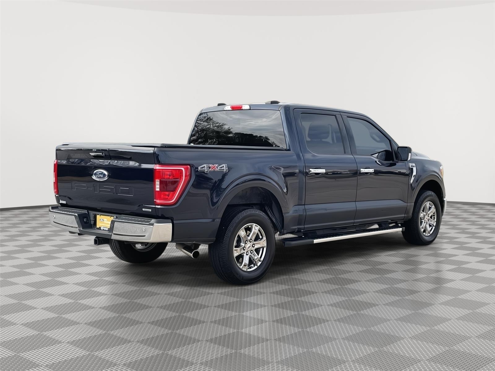 Vehicle photo 7