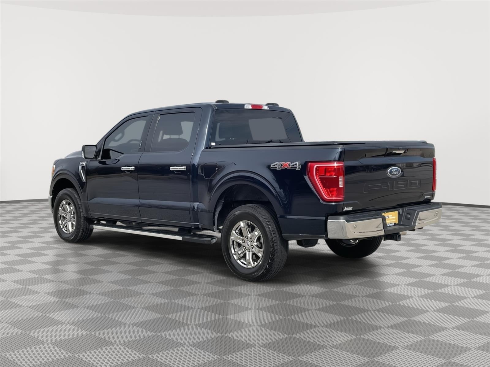 Vehicle photo 9