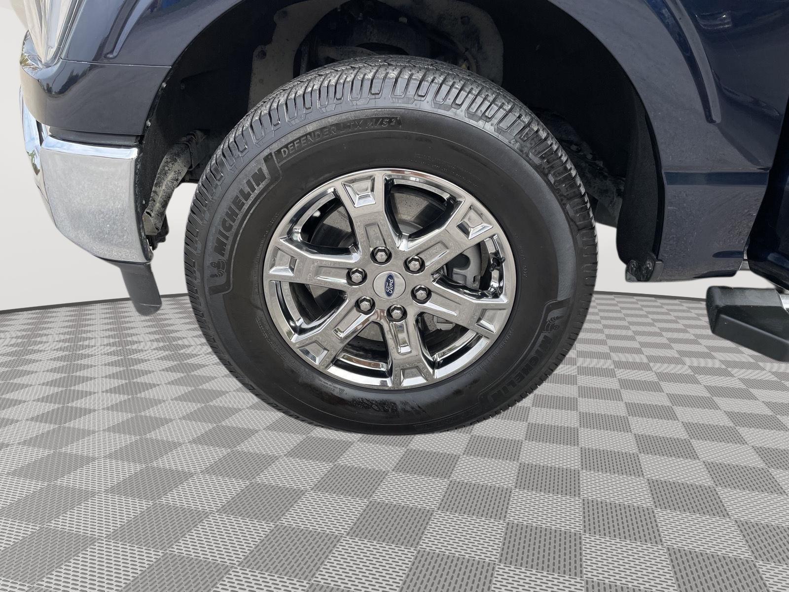 Vehicle photo 10
