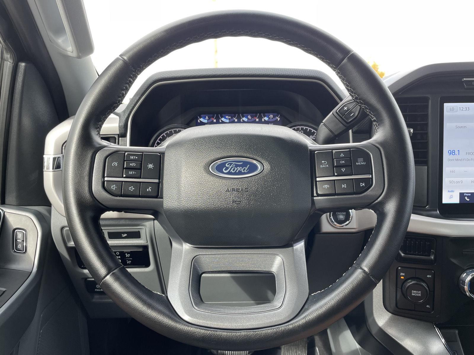 Vehicle photo 12