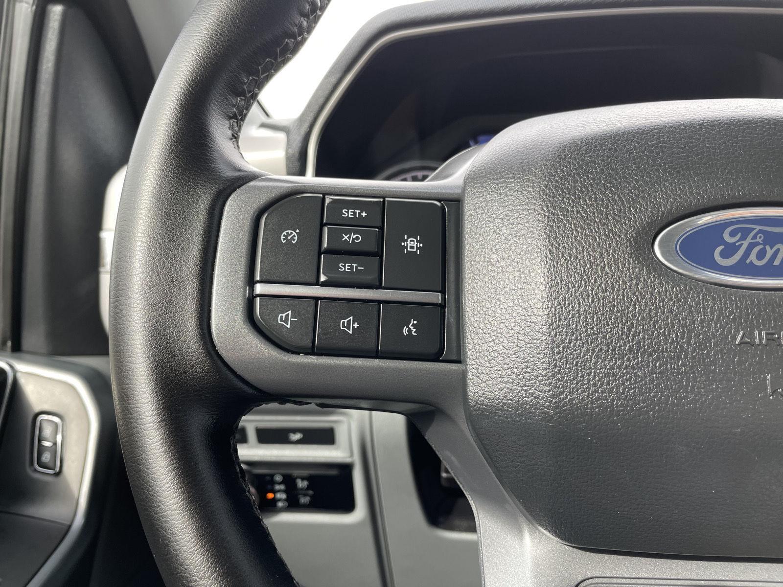 Vehicle photo 13
