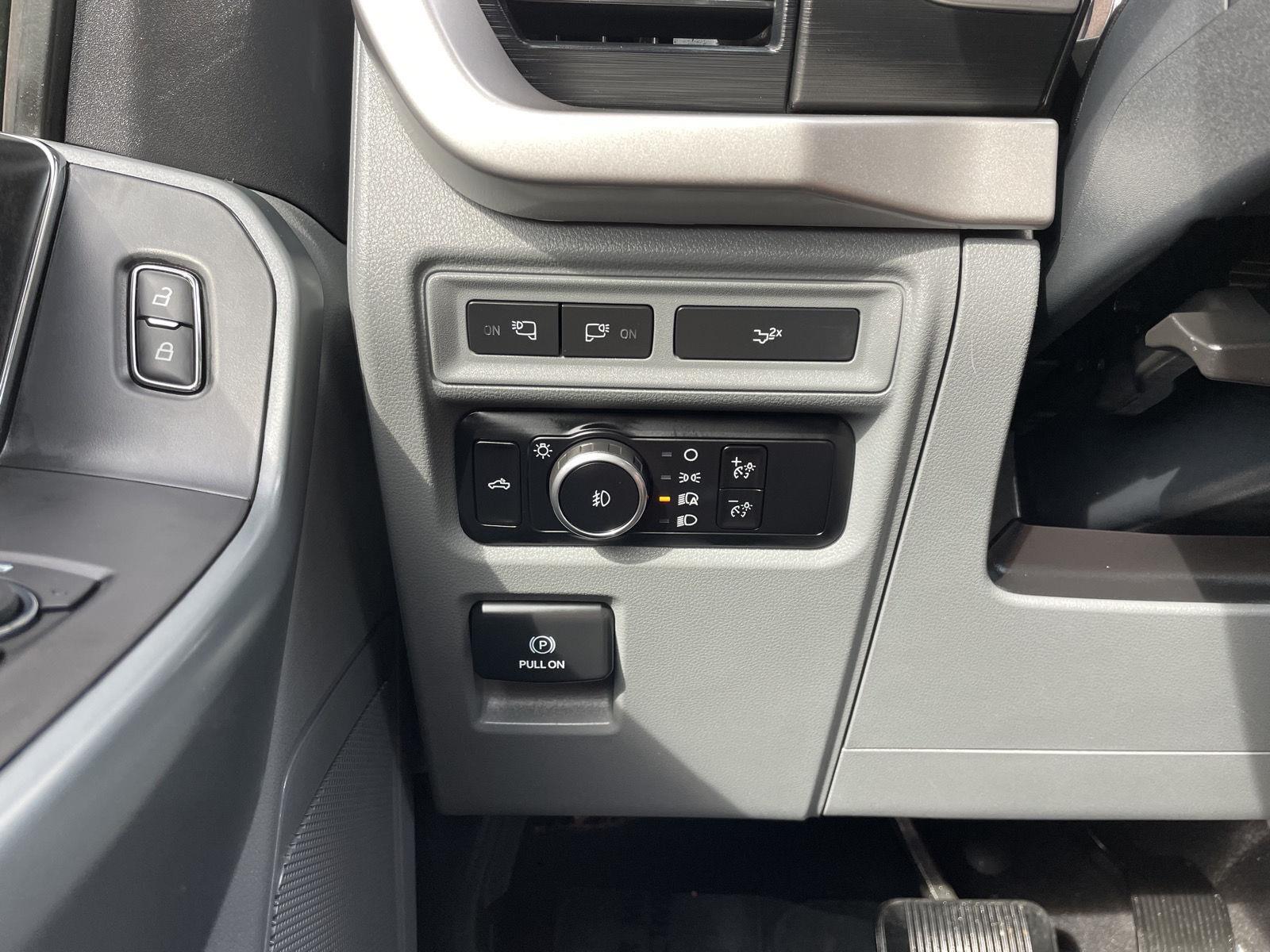 Vehicle photo 16