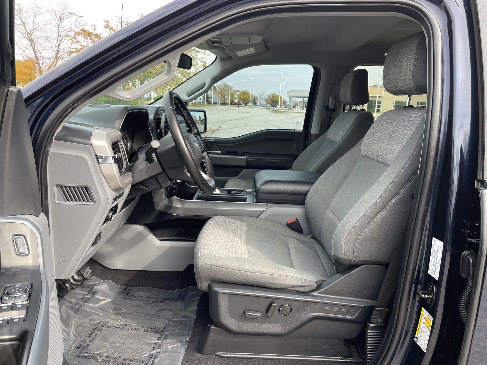 Vehicle photo 17