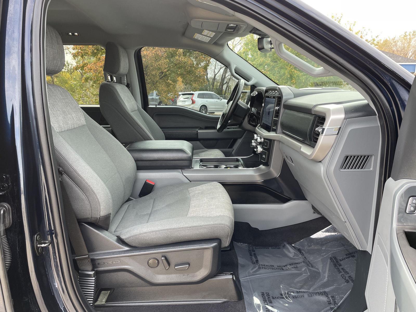 Vehicle photo 19
