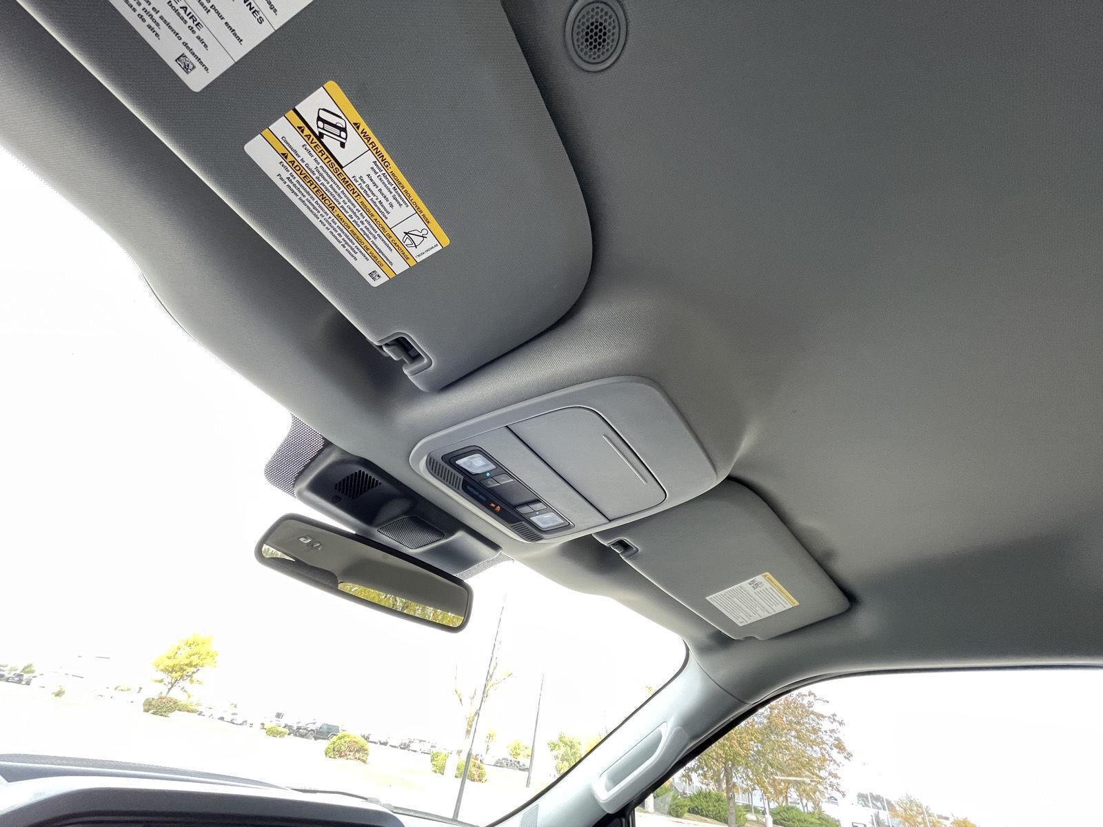 Vehicle photo 21