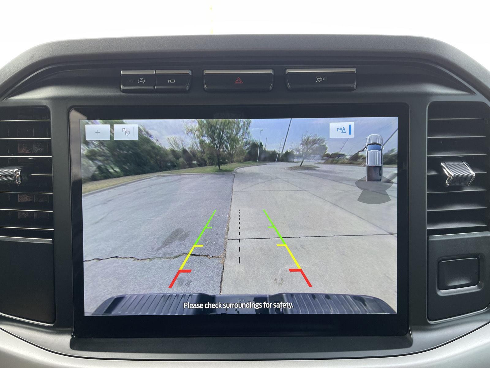 Vehicle photo 23