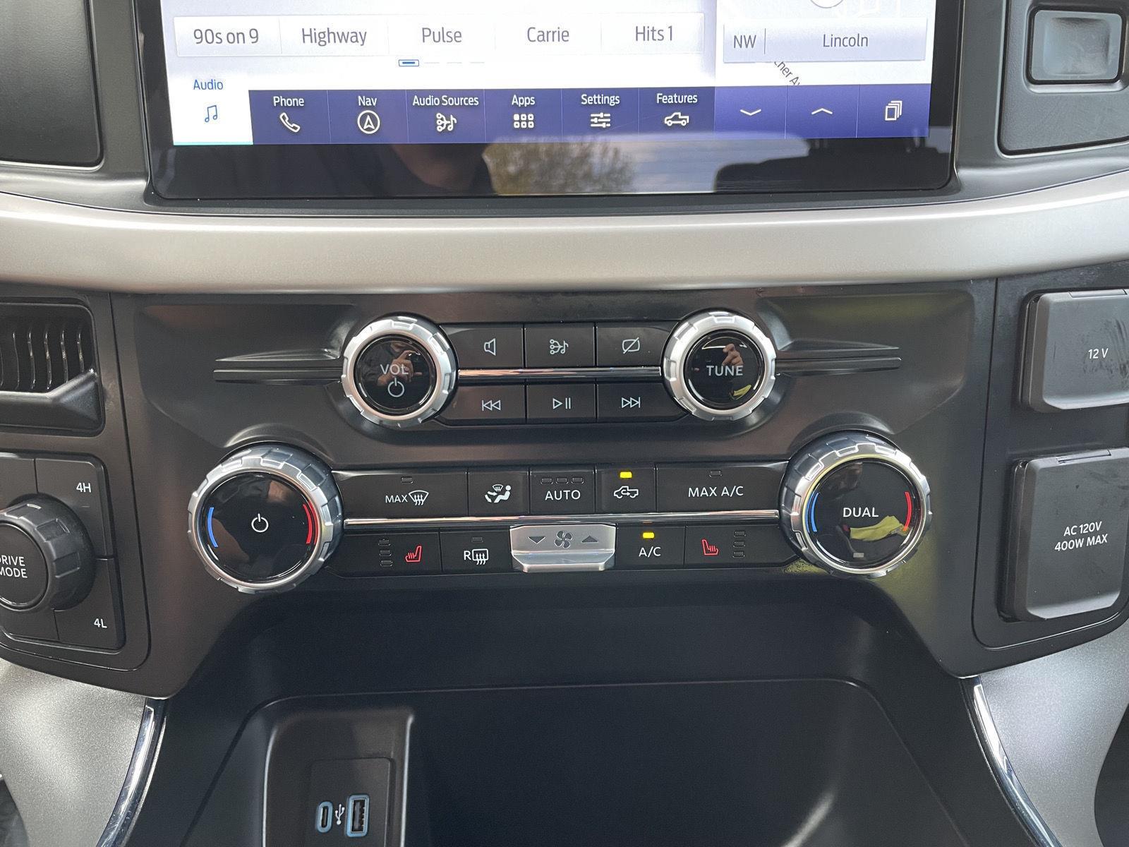 Vehicle photo 26