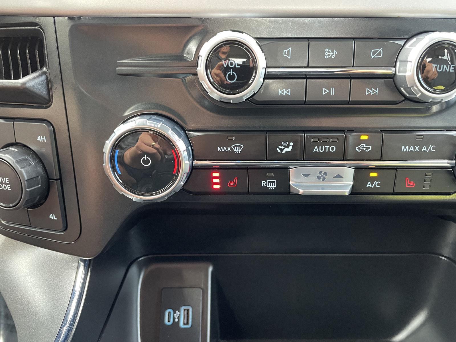 Vehicle photo 27