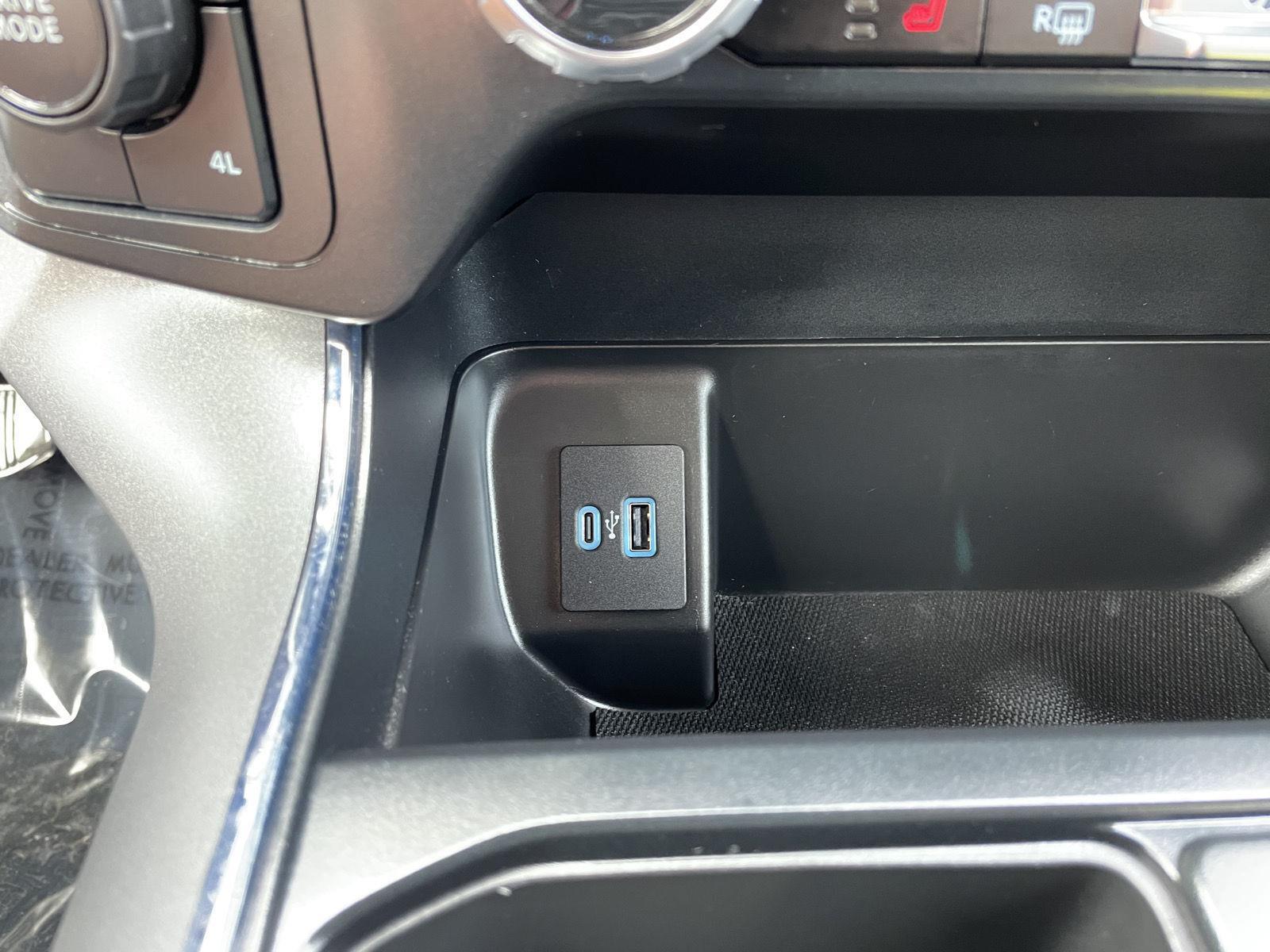 Vehicle photo 28