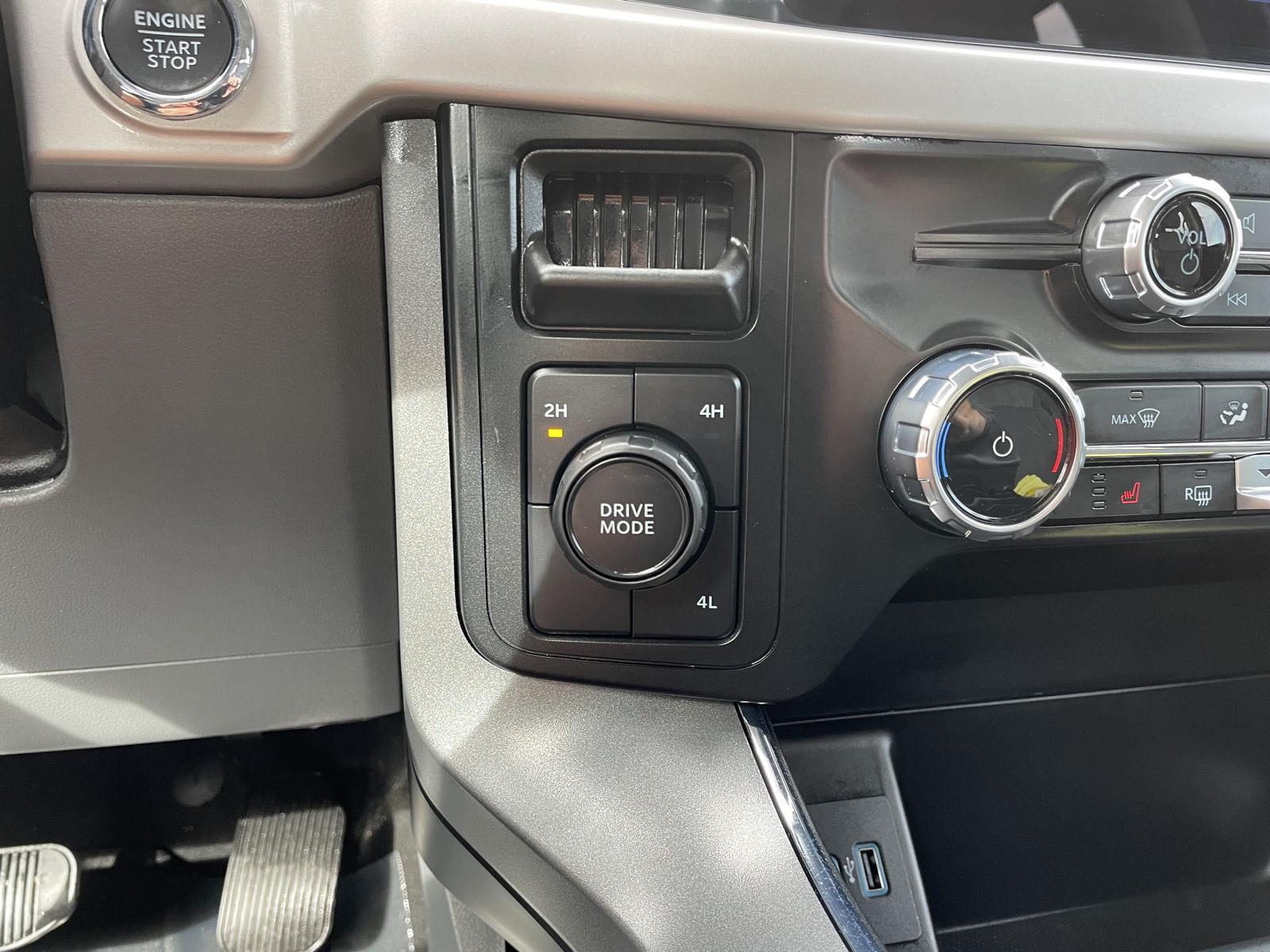 Vehicle photo 29