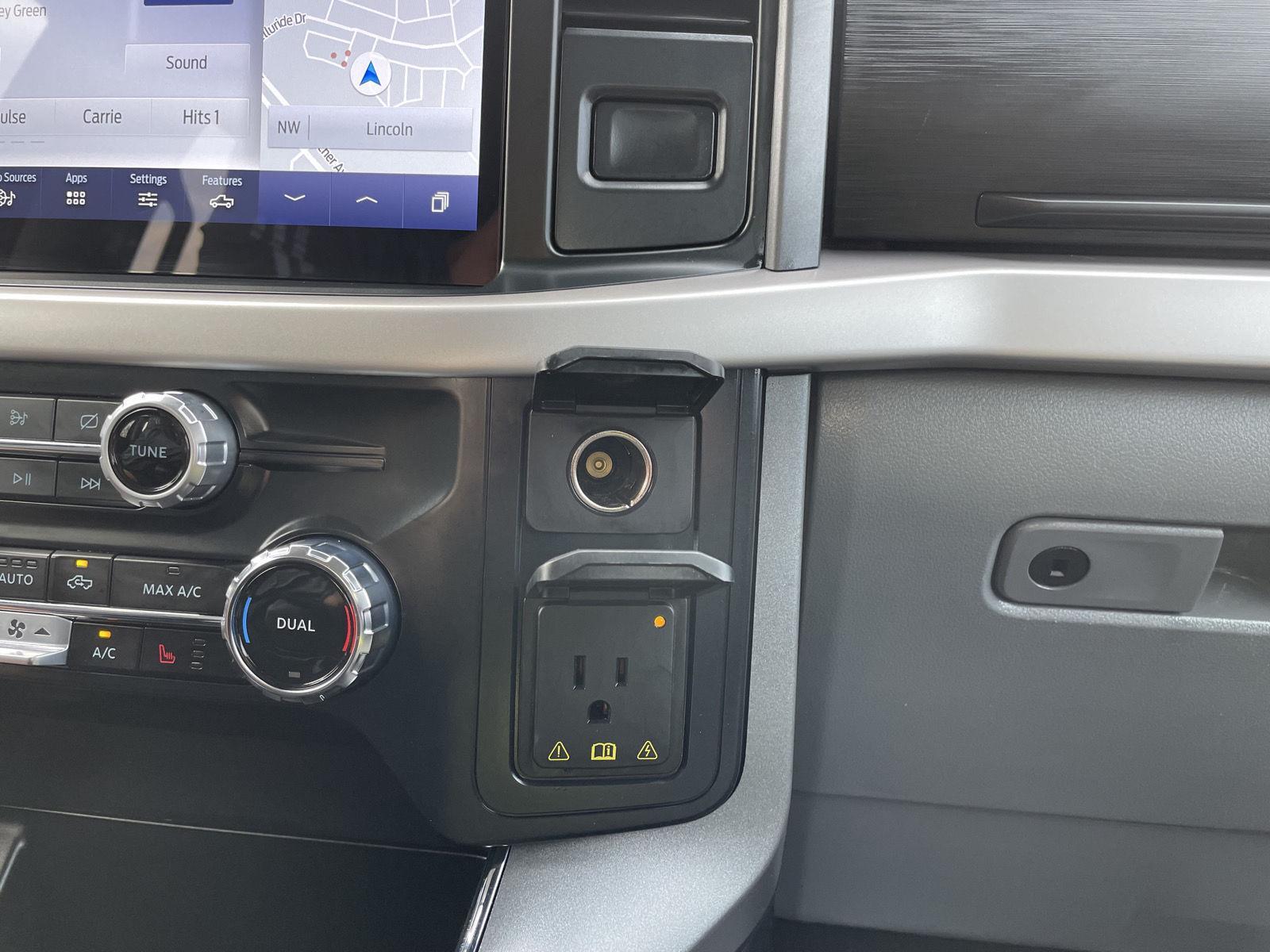 Vehicle photo 30