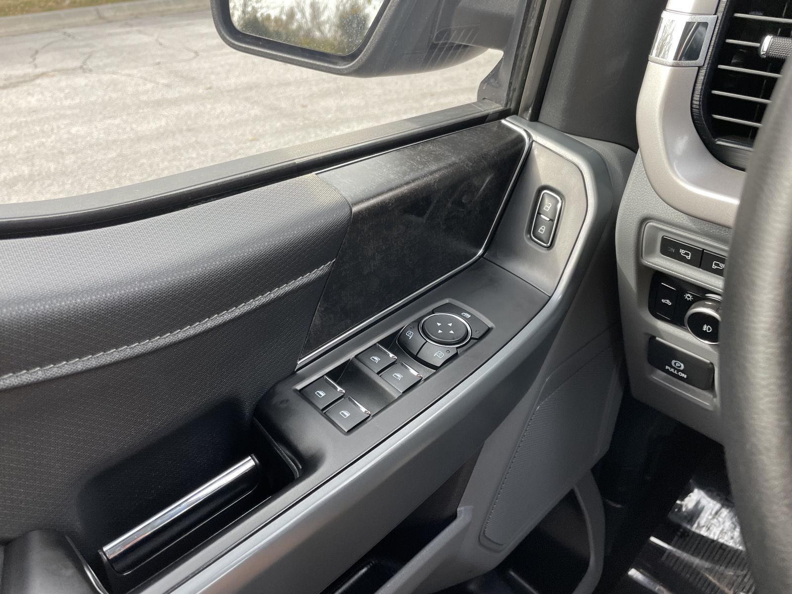 Vehicle photo 31