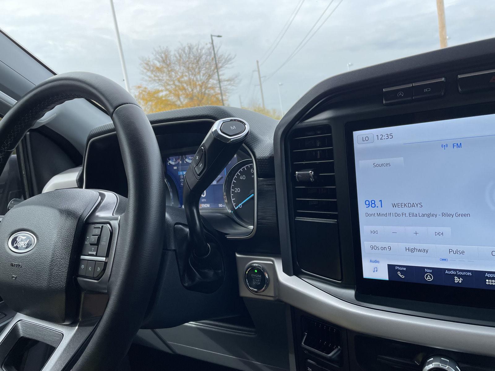 Vehicle photo 32