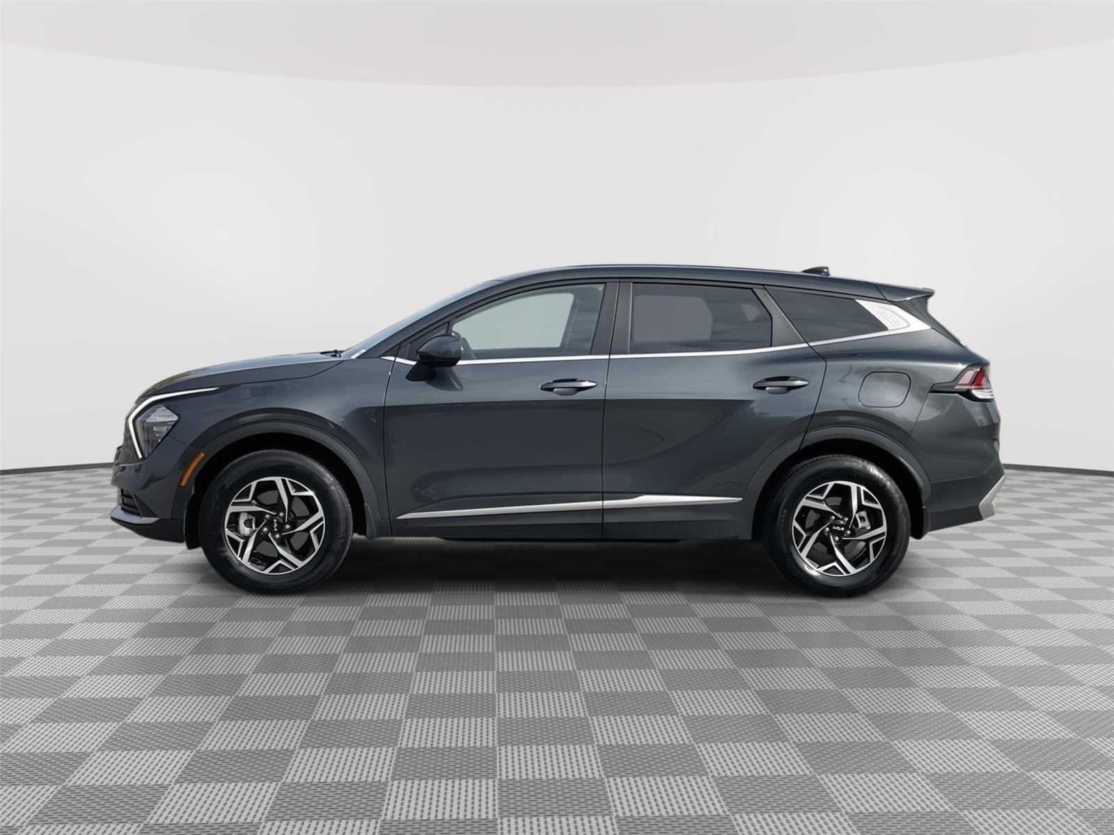 Vehicle photo 2