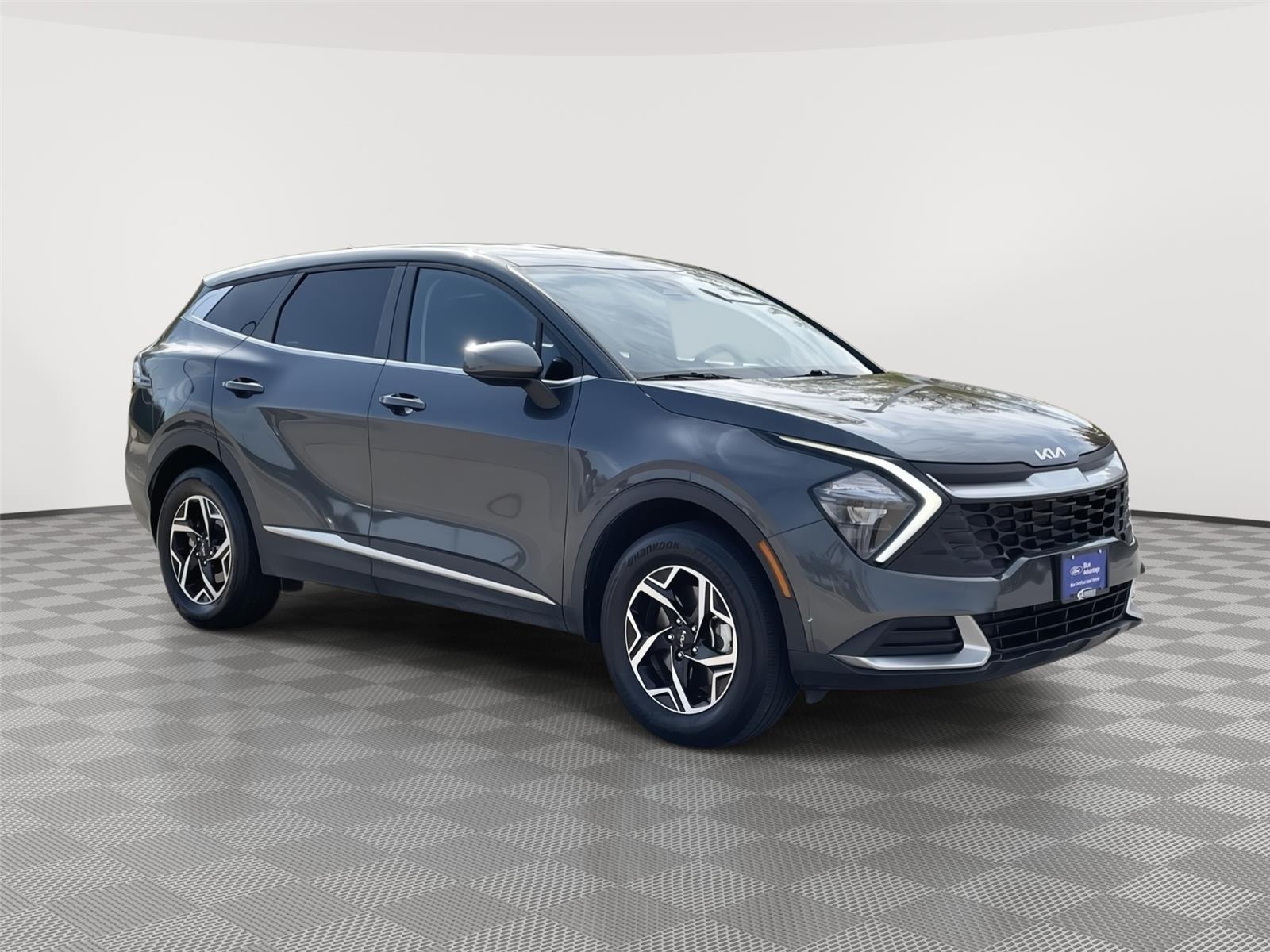 Vehicle photo 5
