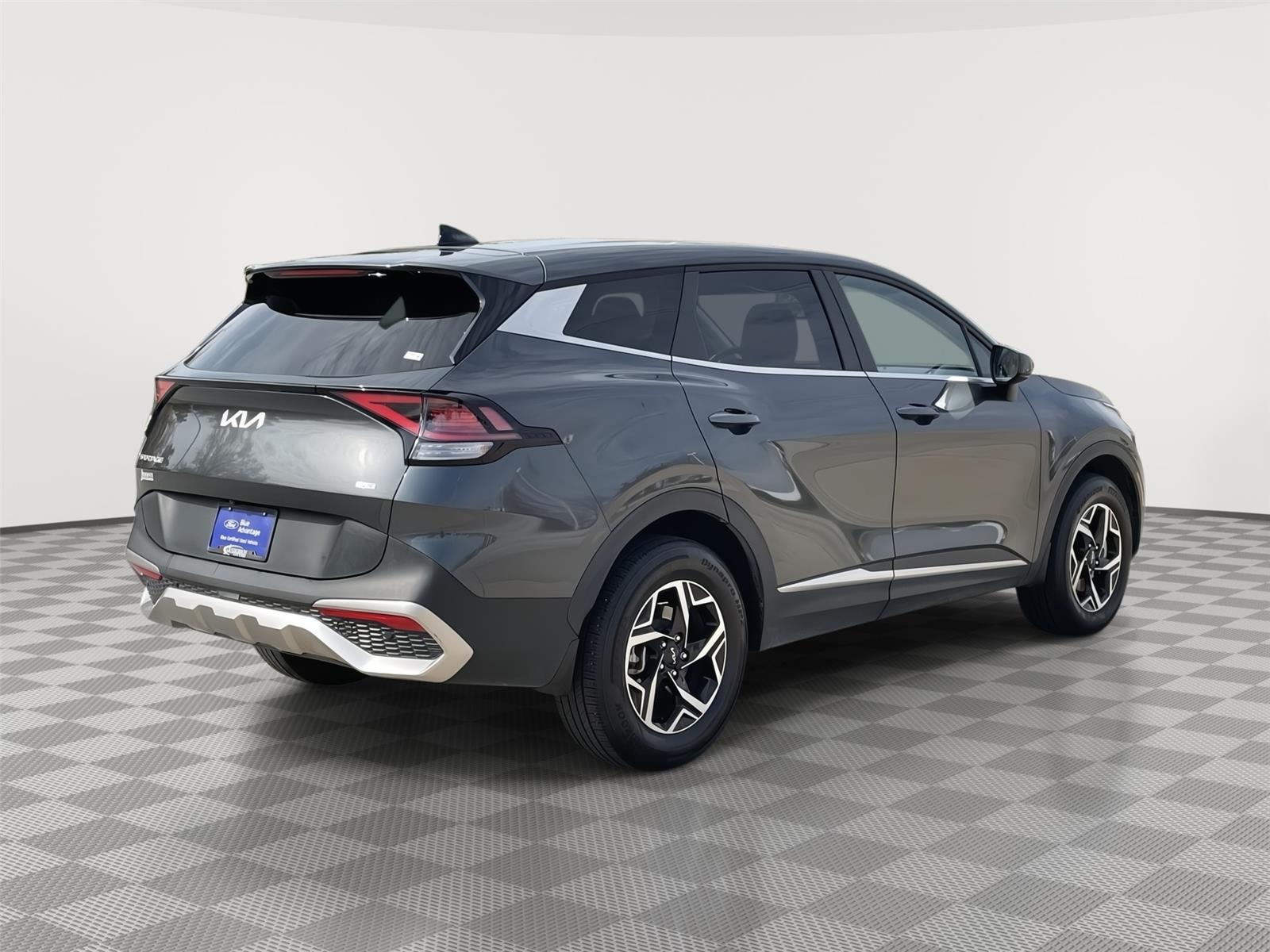 Vehicle photo 7