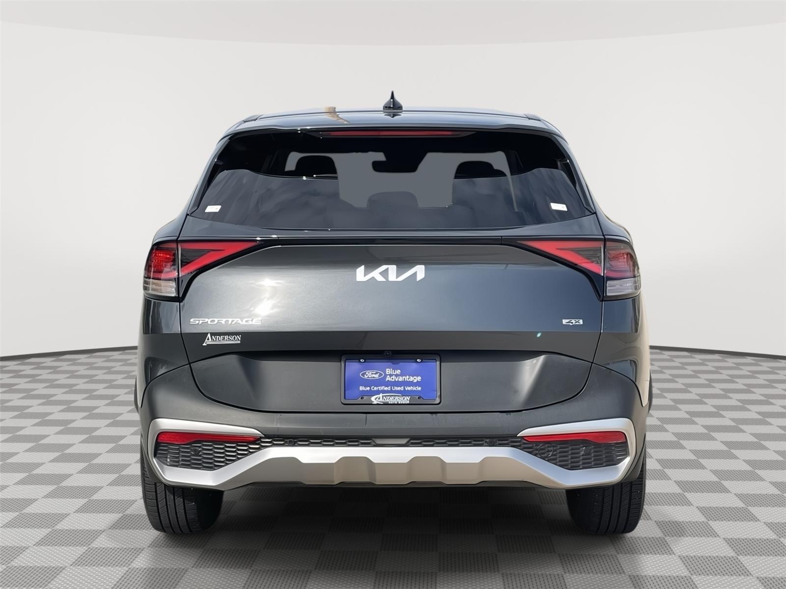 Vehicle photo 8