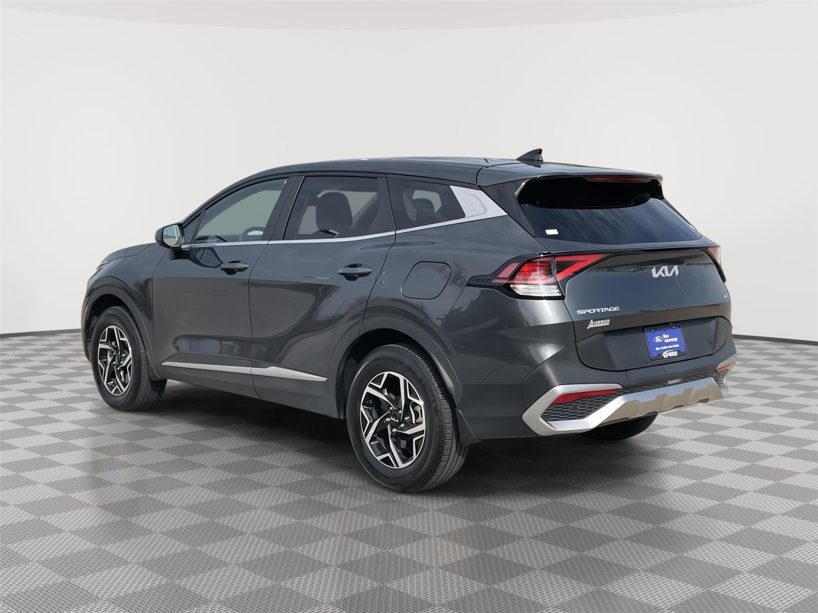 Vehicle photo 9