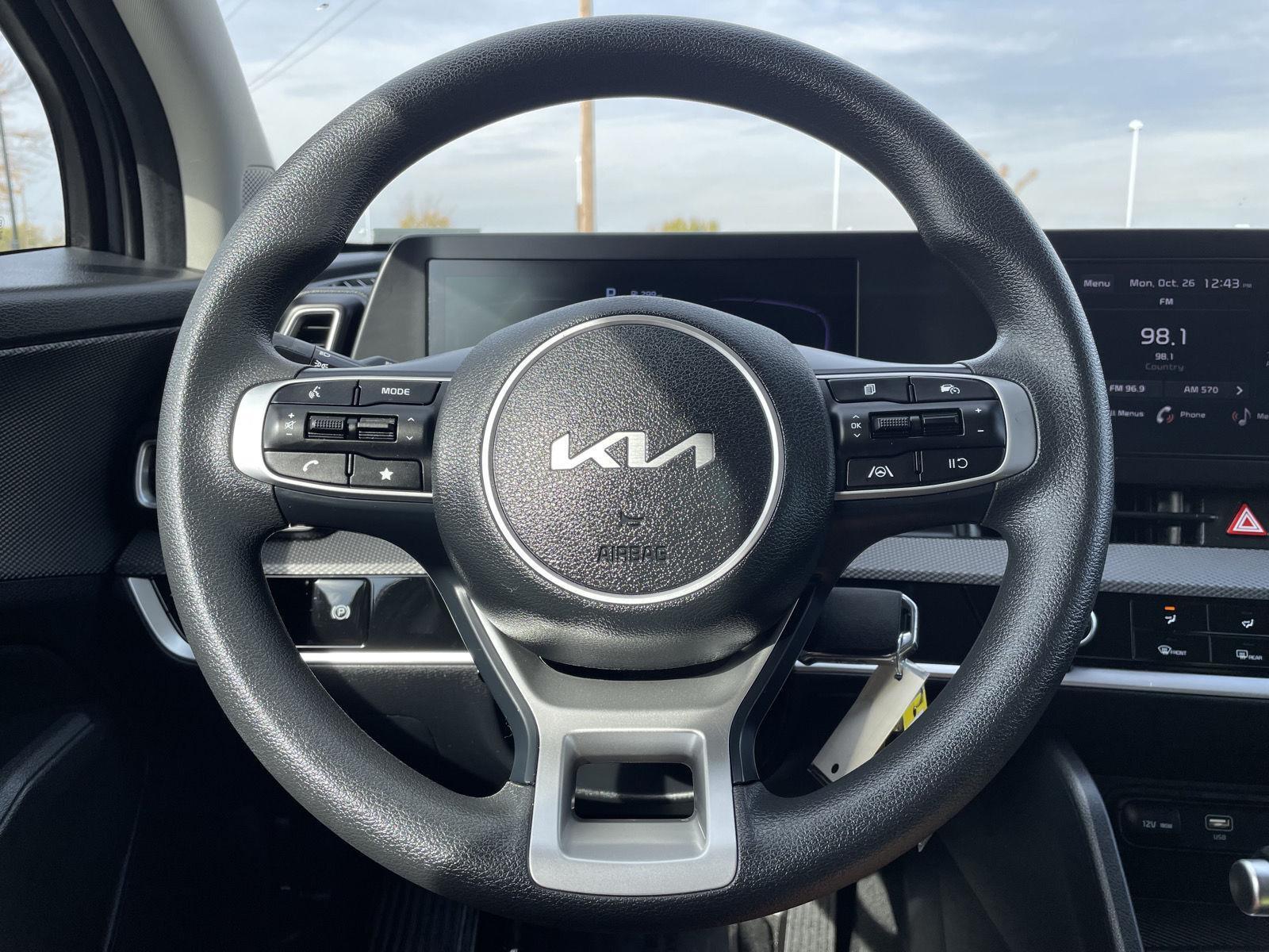 Vehicle photo 11