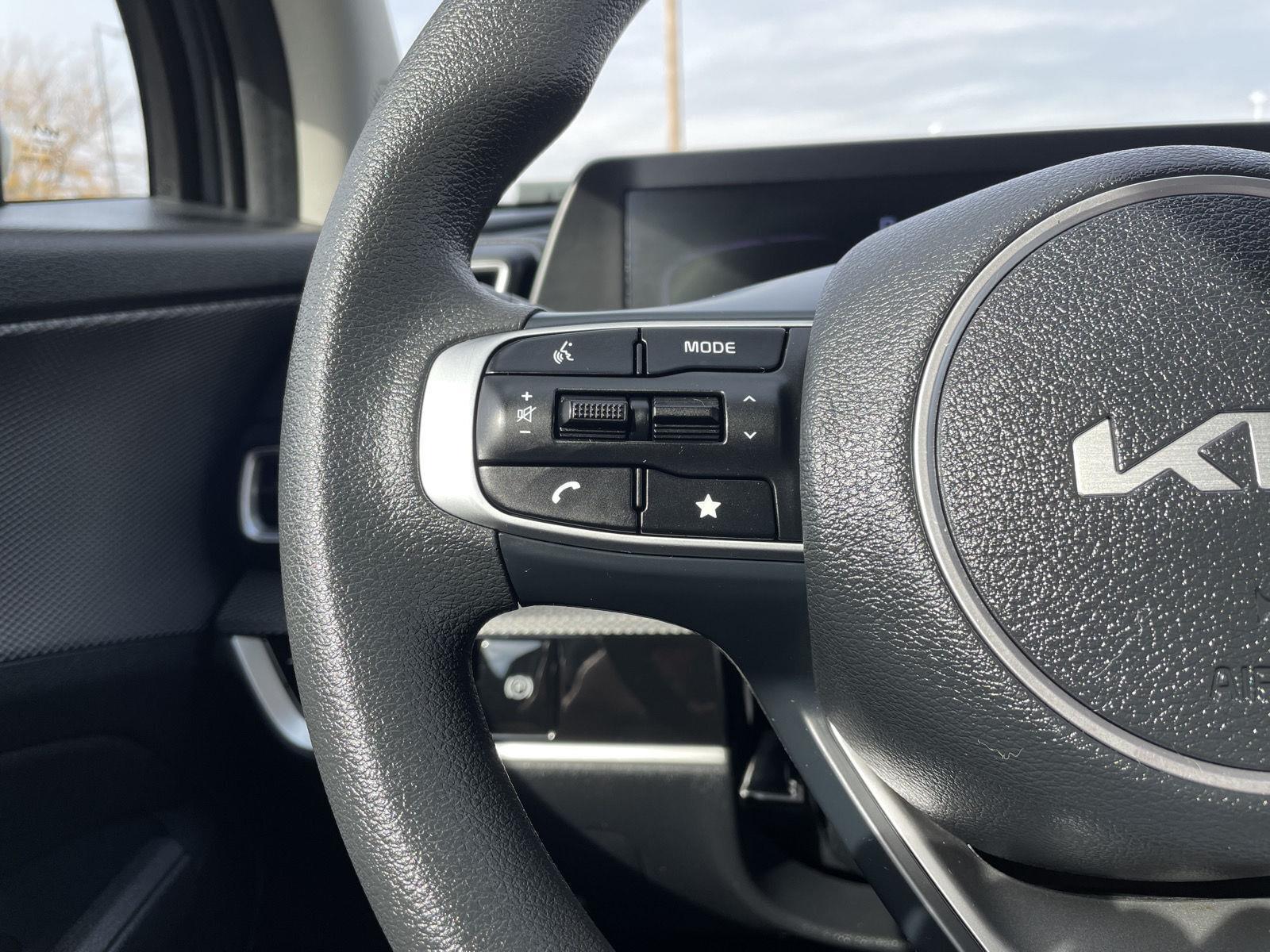 Vehicle photo 12
