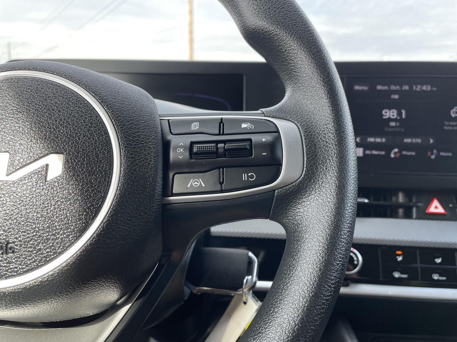 Vehicle photo 13