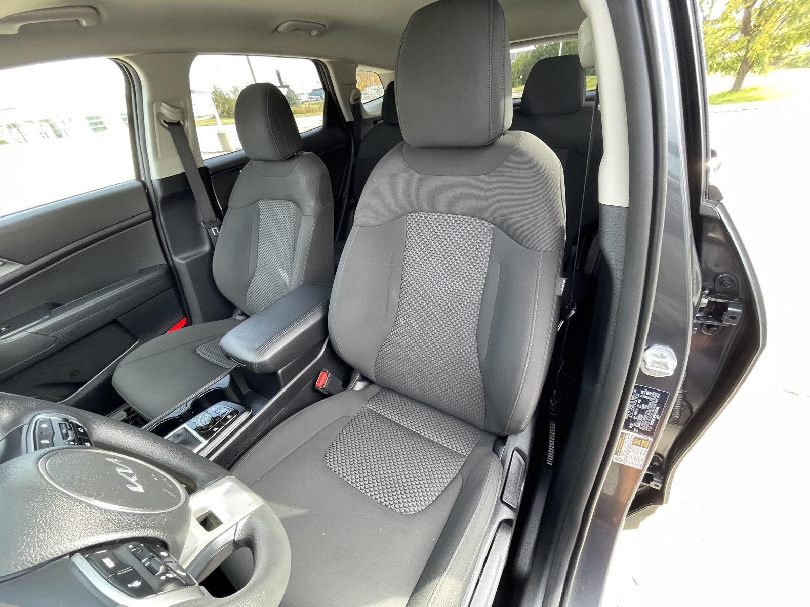Vehicle photo 17