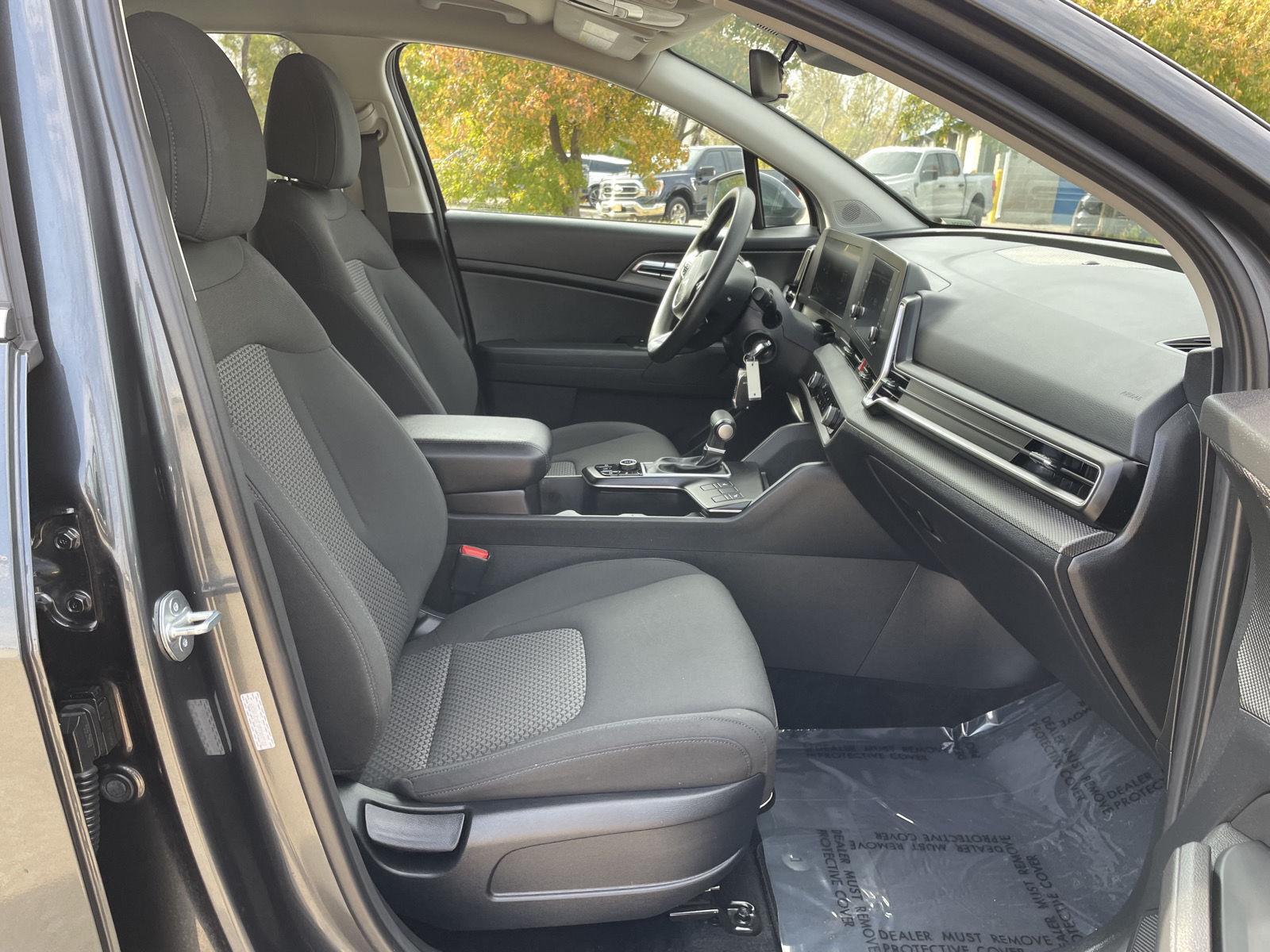 Vehicle photo 18
