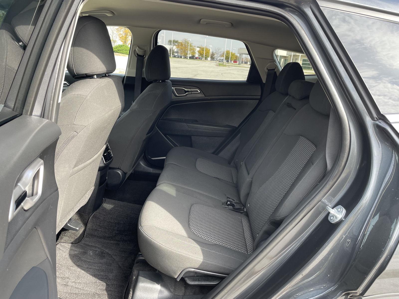 Vehicle photo 19